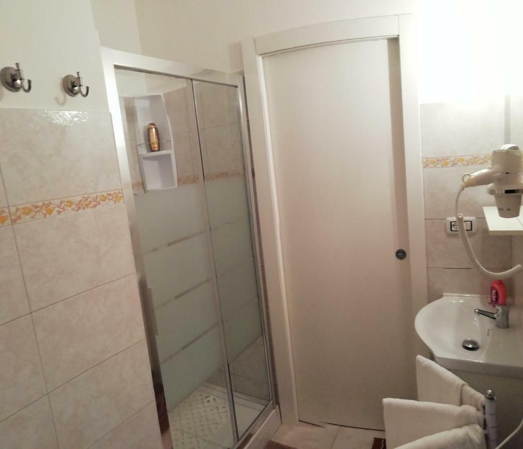 Apartment Urbino 33 Рим Екстер'єр фото