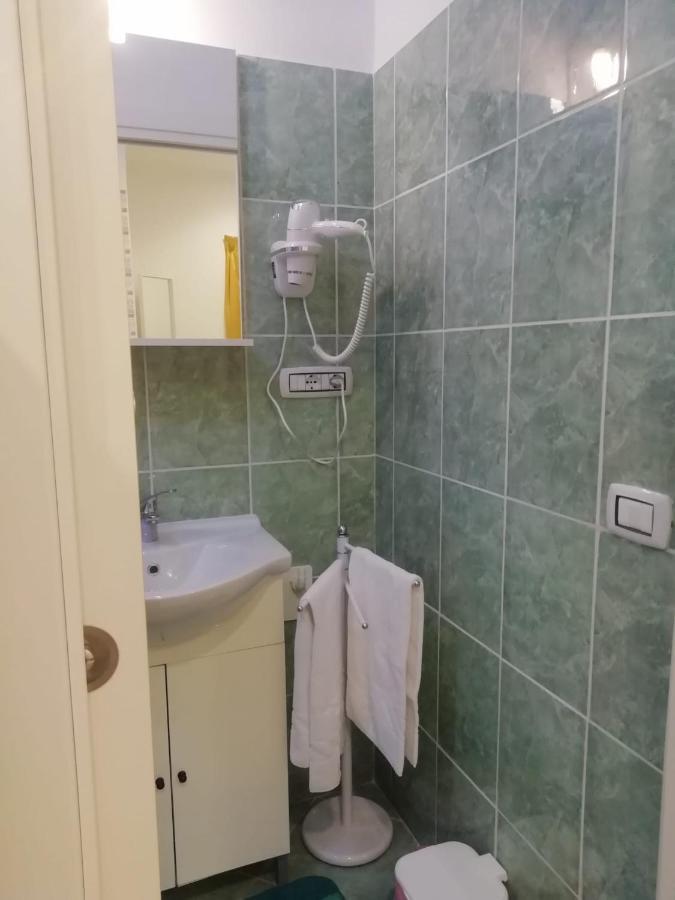 Apartment Urbino 33 Рим Екстер'єр фото