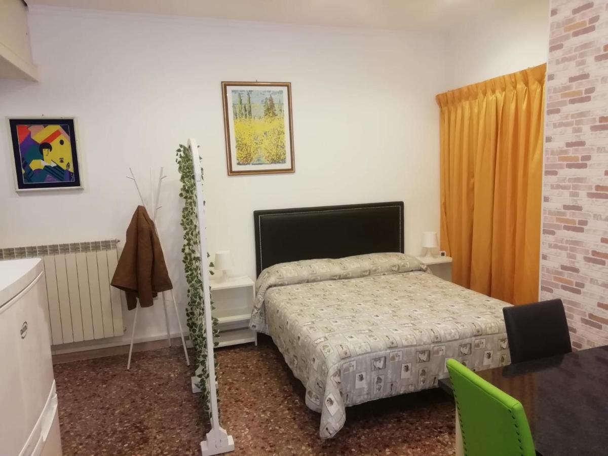Apartment Urbino 33 Рим Екстер'єр фото