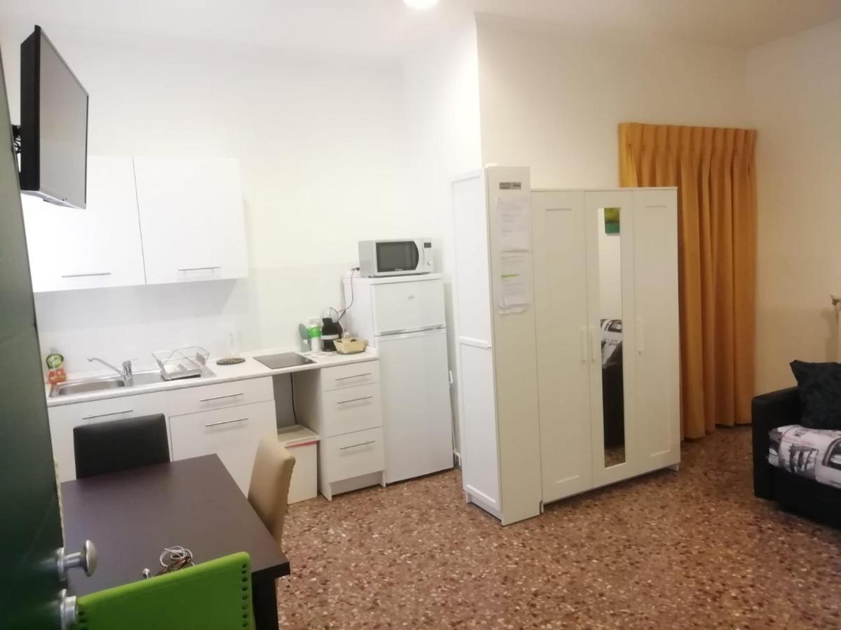Apartment Urbino 33 Рим Екстер'єр фото