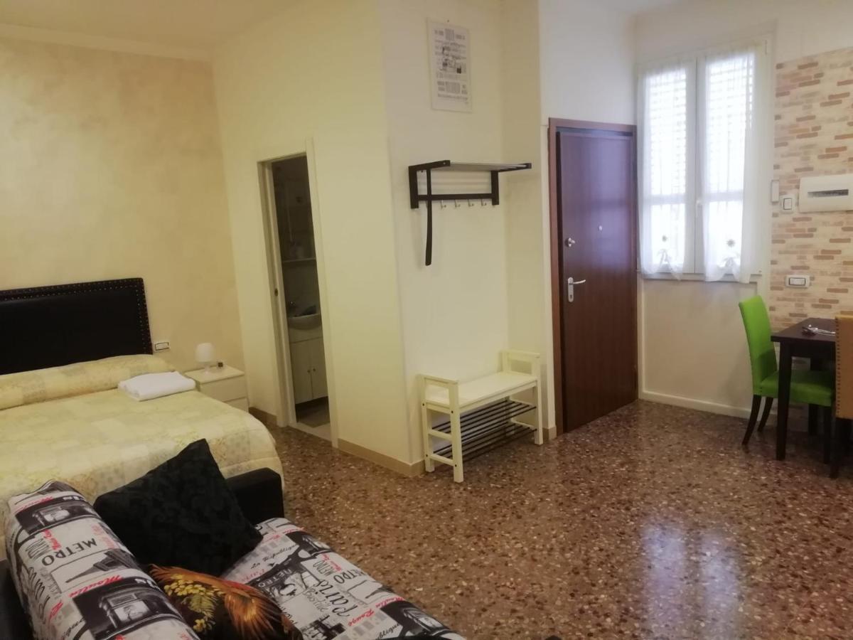 Apartment Urbino 33 Рим Екстер'єр фото
